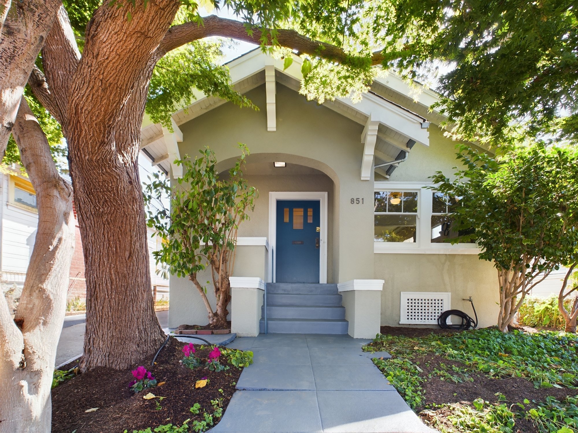 851 44th Street